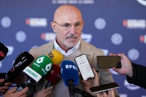 德拉富恩特谈国家德比冲突：在西班牙队内没有争吵，氛围像是家庭