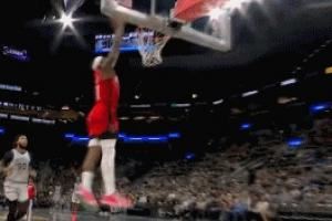 上上对抗!奥科吉贴身紧防文班不断骚扰 直接抢断快攻飞身轻扣