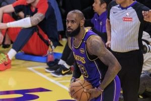 阿里纳斯:詹姆斯得到了生涯最轻松的投篮 防守待遇跟斯玛特类似